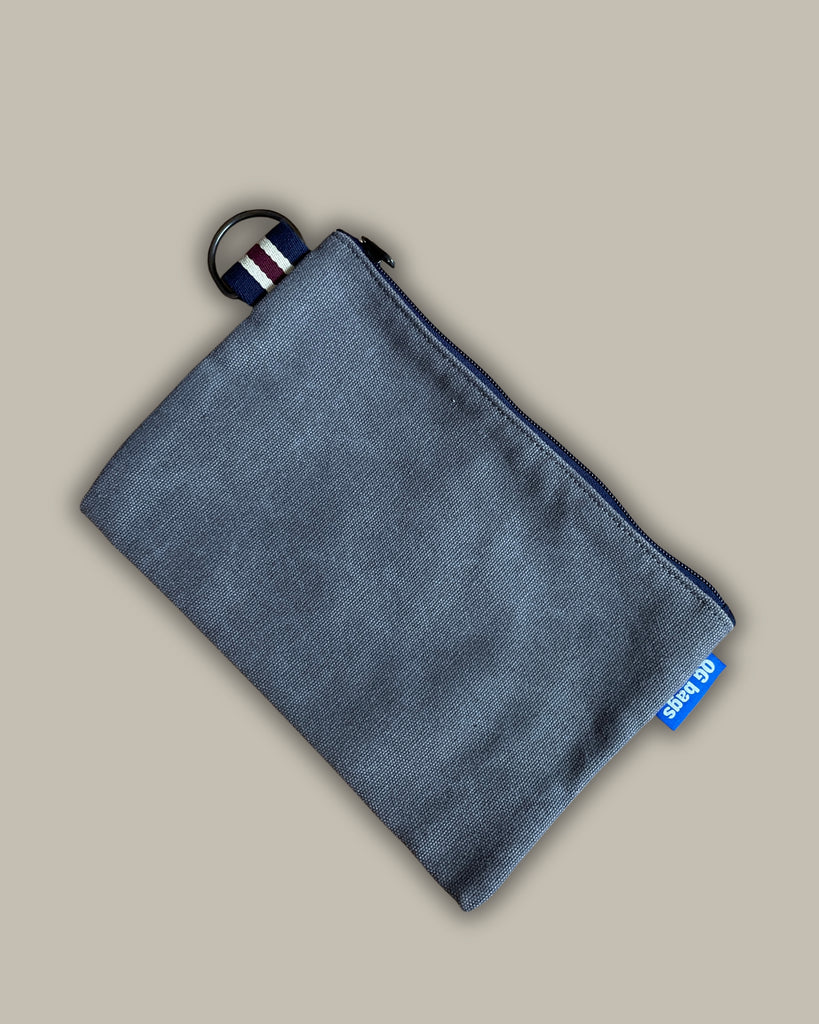 White furry pouch + fuchsia zipper