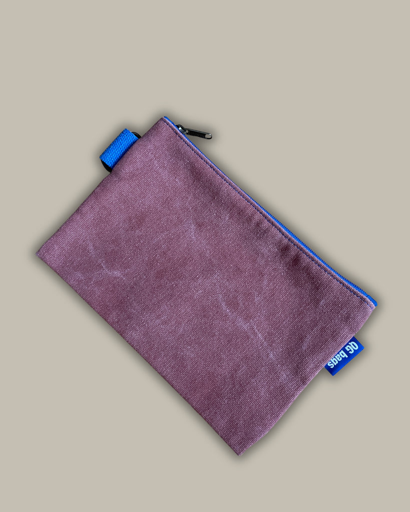 White furry pouch + fuchsia zipper