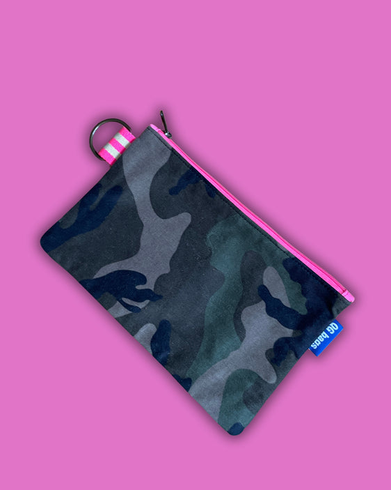 POCHETTE vellutino camou + cerniera fucsia fluo
