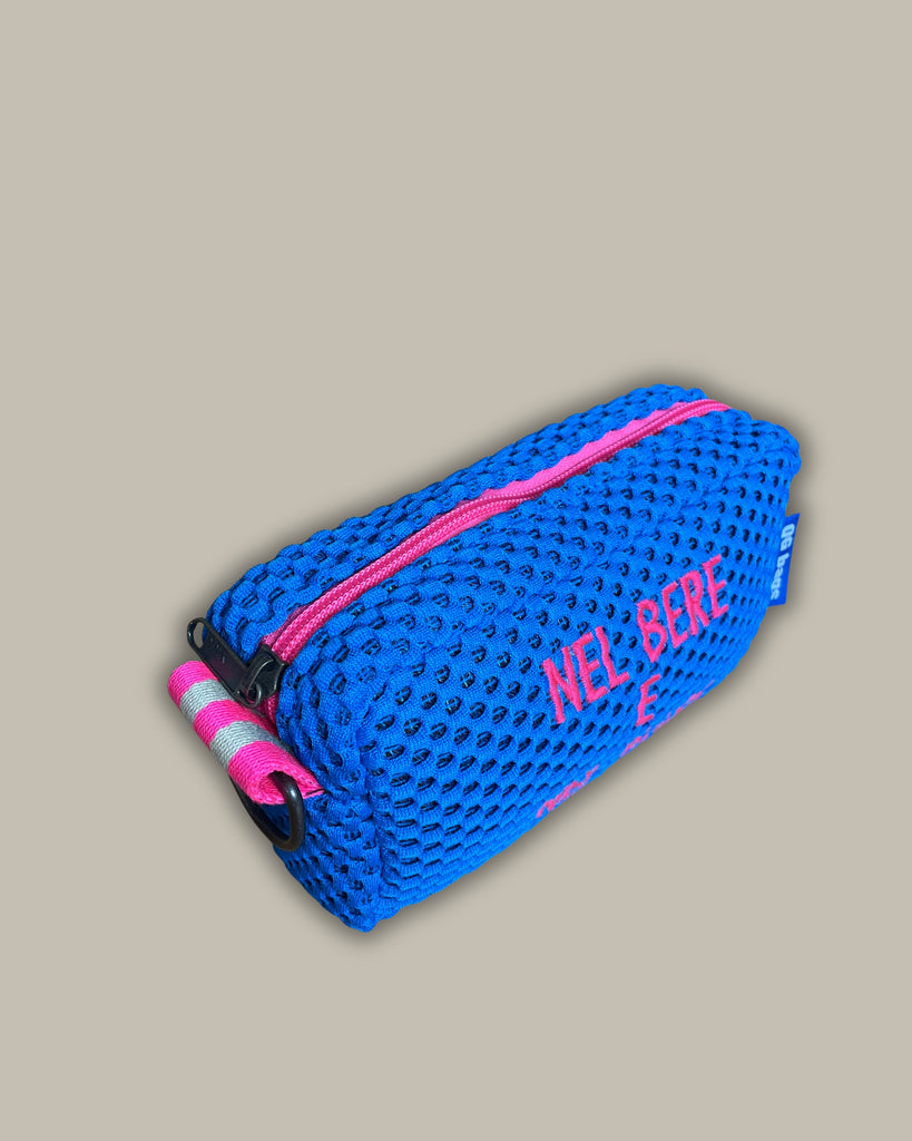 PILLOLA neoprene azzurro + ricamo fucsia
