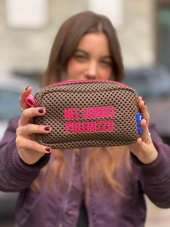 PILLOLA neoprene castoro + ricamo fucsia fluo