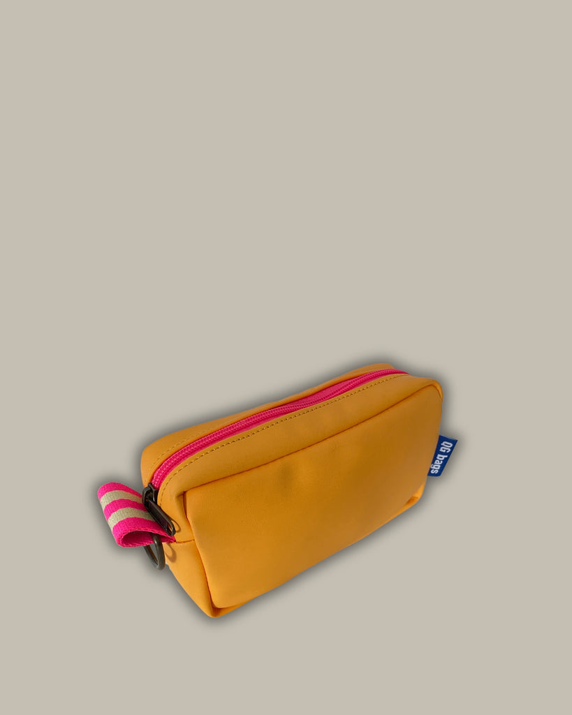 Waterproof pill yellow ochre + white zipper