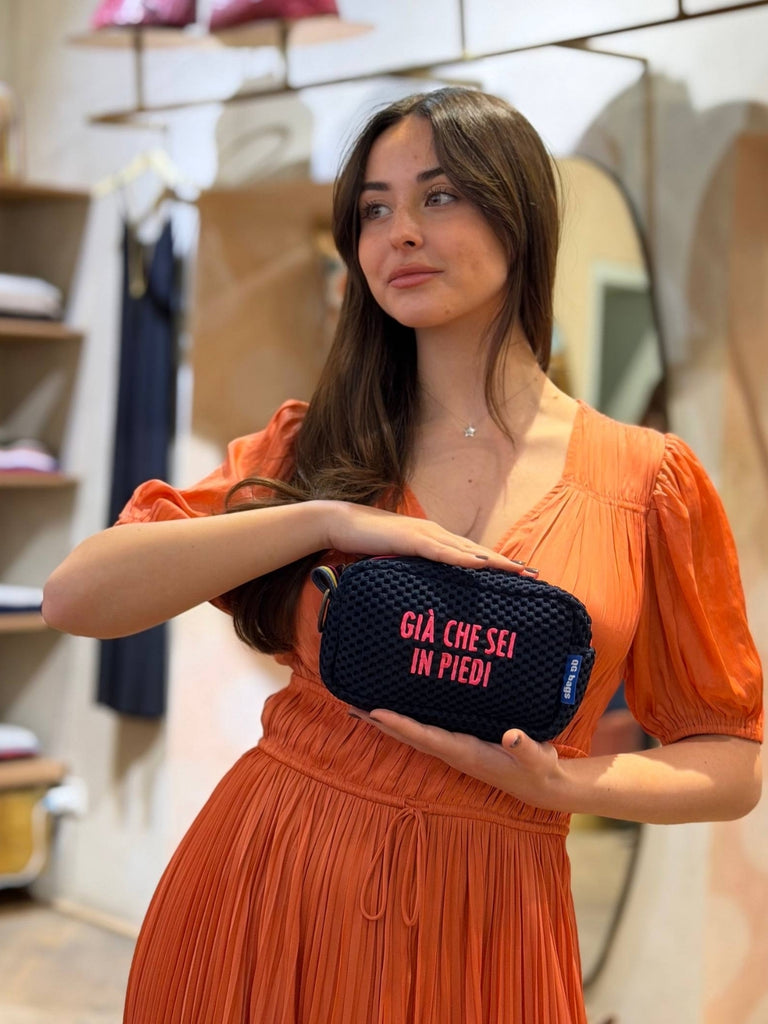 PILLOLA neoprene blu scuro + ricamo fucsia fluo