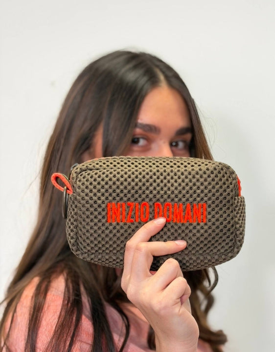 PILLOLA neoprene castoro + ricamo arancione fluo