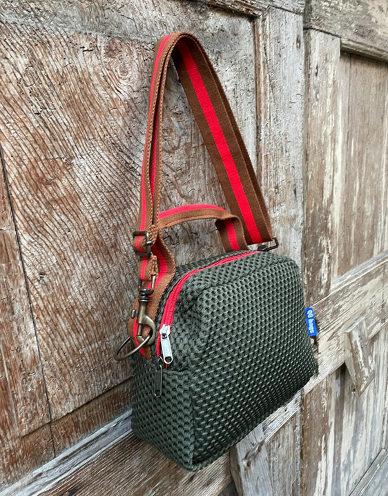 CARLOTTA green neoprene + handle 56