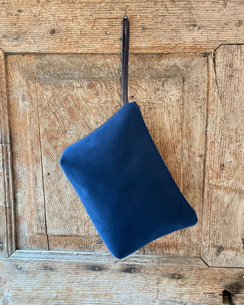 POCHETTONA velluto bluette - cerniera bluette - fodera rossa