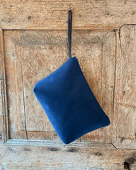 POCHETTONA velluto bluette - cerniera bluette - fodera rossa