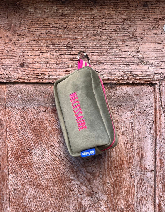 PILLOLA velluto salvia + ricamo fucsia fluo