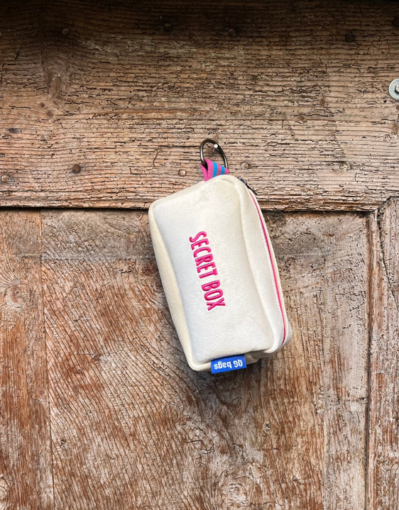 PILLOLA velluto bianco latte + ricamo fucsia no fluo