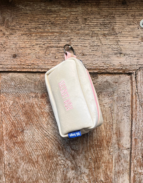 PILLOLA velluto bianco latte + ricamo rosa