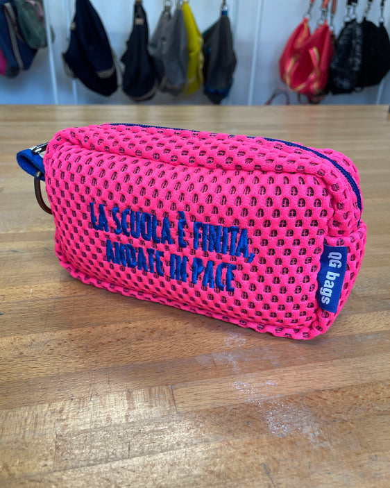 PILLOLA neoprene fucsia fluo + ricamo blu elettrico