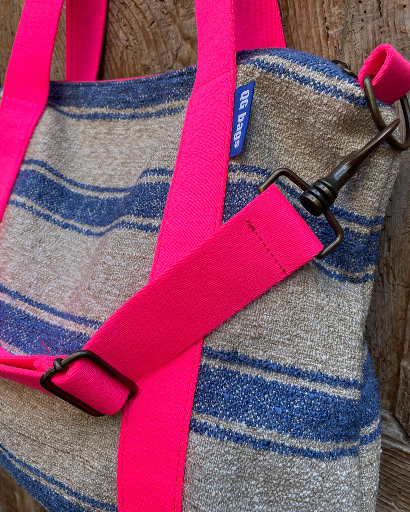 Grace Bag tessuto a righe - manico fucsia fluo