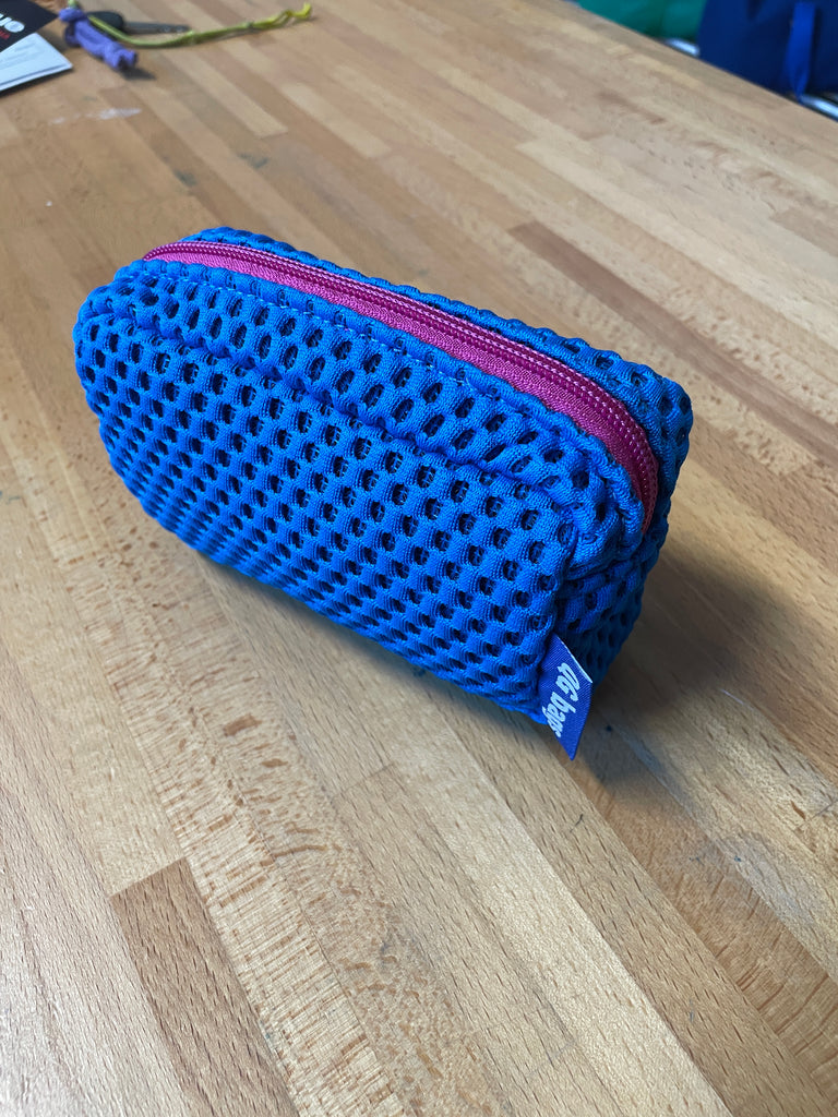 MICRO PILLOLA neoprene azzurro + cerniera fucsia