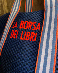 MAMA "borsa dei libri" versione 1 (Amata) neoprene blu elettrico + manico 94 + cerniera e ricamo arancione fluo