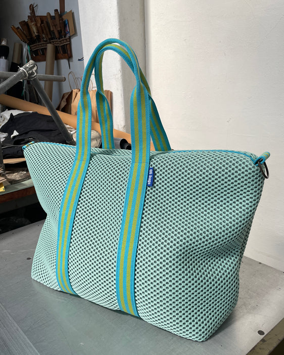 MAMA "borsa dei libri" versione 3 neoprene menta + manico G + cerniera e ricamo azzurri