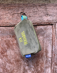 PILLOLA velluto verde salvia + ricamo verde acido