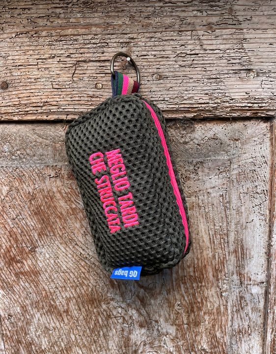 PILLOLA neoprene verdone + ricamo fucsia fluo