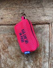 PILLOLA neoprene fucsia fluo + ricamo blu