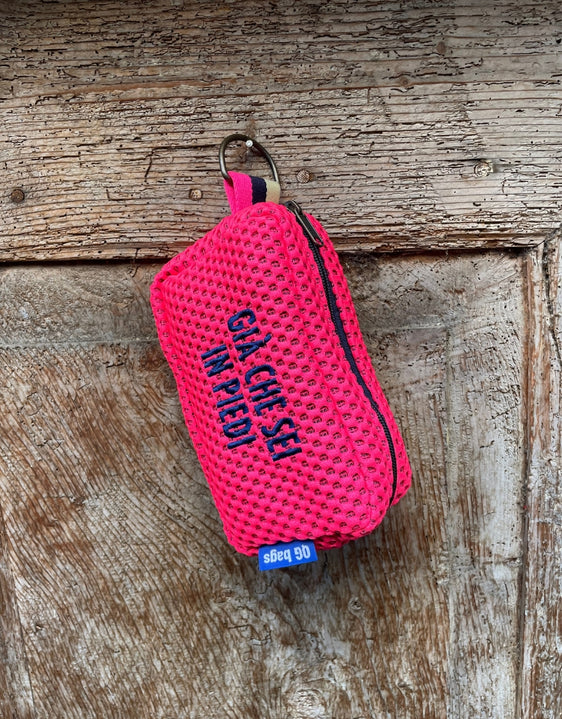 PILLOLA neoprene fucsia fluo + ricamo blu