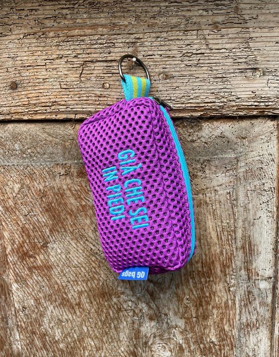 PILLOLA neoprene ciclamino + ricamo azzurro