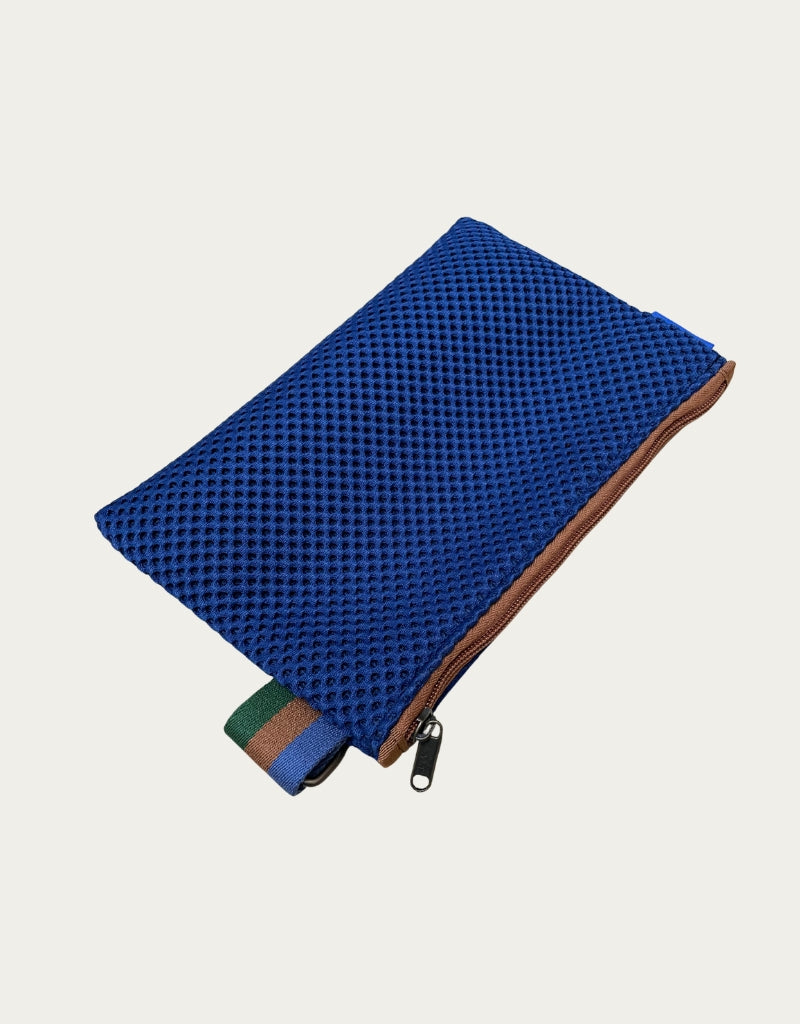 POCHETTE neoprene blu elettrico + cerniera biscotto